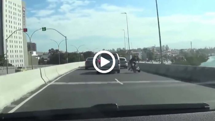 Έπεσε από τη γέφυρα